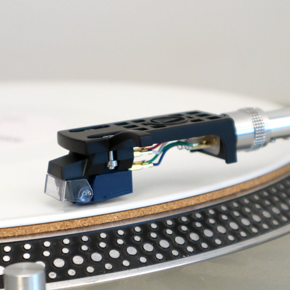 Audio-Technica: VM520EB Cartridge Mounted On AT-HS10BK Headshell (VM520EB/H)